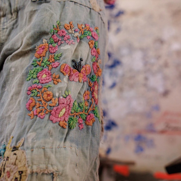 🦋MAGNOLIA PEARL FLORAL MINER DENIMS🦋 - Picture 6 of 8